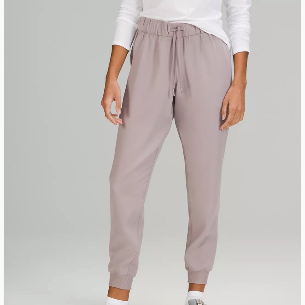 Lululemon On The Fly Jogger 28” * Woven